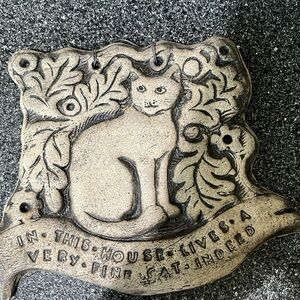Ceramic cat plaque with hanging wire